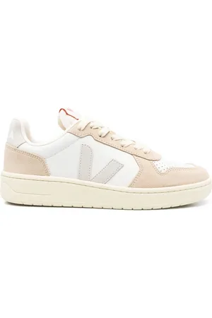 Veja Sneakers, male, , 11 UK, Lace-Up Sneaker with Perforated Toebox