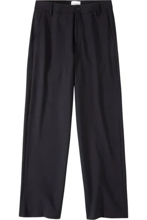 Closed Wide-leg Trousers with side and back pockets