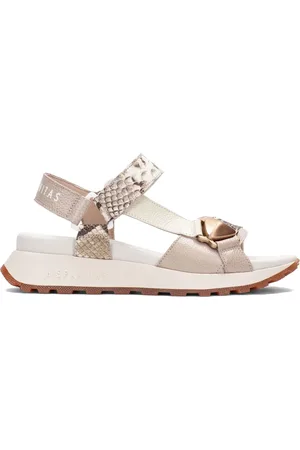 Hispanitas Sporty Sandal with Triflow Technology