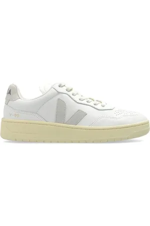 Veja Sneakers, male, , 10 UK, Leather Trainers Perforated Logo Patch