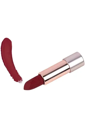 Lola Long Lasting Matte Lipstick No 706 Blood - 3.5gm