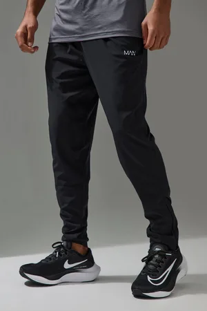Boohoo Man Active Performance Lightweight Stretch Woven Tapered Joggers - - XS