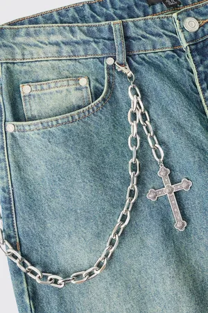 Boohoo Cross Skull Jean Chain In Silver - - One Size
