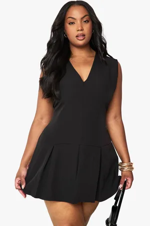 Boohoo Womens PLUS V NECK TAILORED PLEATED DRESS - - 28