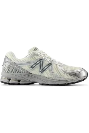 New Balance Unisex 860v2 in Synthetic, size 7