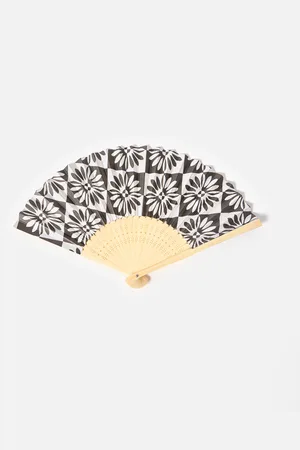 Oliver Bonas Monochrome Daisy Printed Hand Held Fan
