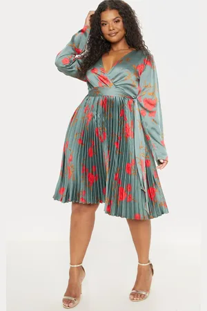 PRETTYLITTLETHING Plus Floral Print Long Sleeve Pleated Midi Dress