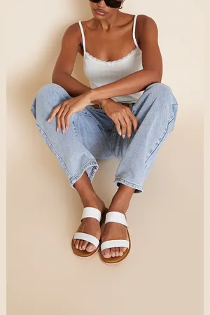 PRETTYLITTLETHING Wide Fit Twin Strap Basic Leather Sandals