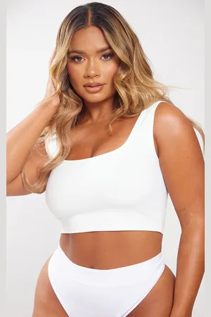PRETTYLITTLETHING Shape Sculpted Scoop Neck Crop Top