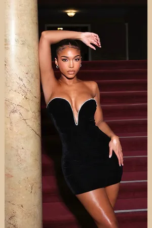 PRETTYLITTLETHING Diamante Velvet Bust Detail Plunge Bodycon Dress
