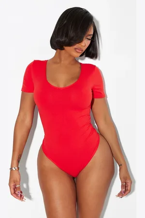 PRETTYLITTLETHING Shape Red Sculpted V Neck Short Sleeve Bodysuit