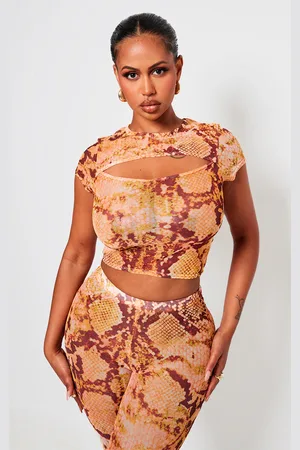PRETTYLITTLETHING Shape Snake Print Cut Out Front Crop Top