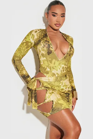 PRETTYLITTLETHING Shape Animal Printed Slinky Plunge Long Sleeve Bodysuit