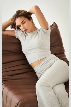 PRETTYLITTLETHING Sculpt Short Sleeve Crop Gym Top
