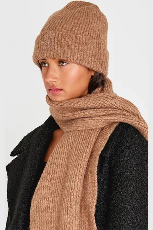 PRETTYLITTLETHING Rib Logo Beanie