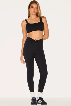PRETTYLITTLETHING Sculpt Twist Front Gym Legging