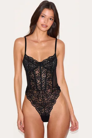 PRETTYLITTLETHING Floral Scalloped Edge Lace Cut Out Bodysuit