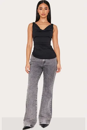 PRETTYLITTLETHING Petite Slim Fit Flared Jeans