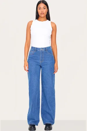 PRETTYLITTLETHING Tall Dipped Back Waistband Boyfriend Jeans
