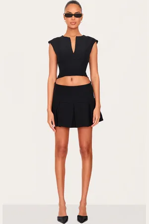 PRETTYLITTLETHING Tailored Woven Low Rise Pleated Micro Mini Skirt