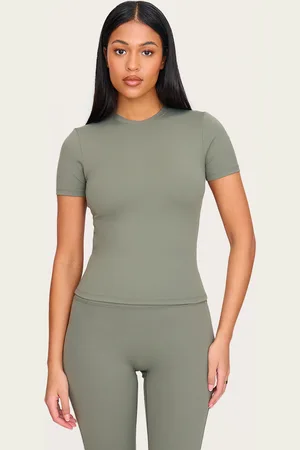 PRETTYLITTLETHING Tall Olive Sculpt Longline Short Sleeved Gym Top