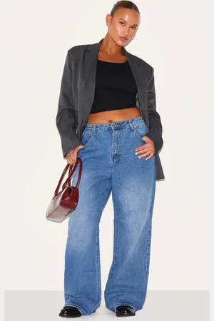 PRETTYLITTLETHING Plus Mid Rise Straight Leg Jeans