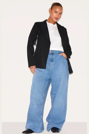 PRETTYLITTLETHING Plus High Rise Boyfriend Jeans