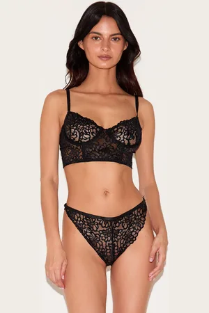 PRETTYLITTLETHING Floral Scalloped Edge Lace Longline Bra And Knicker Set