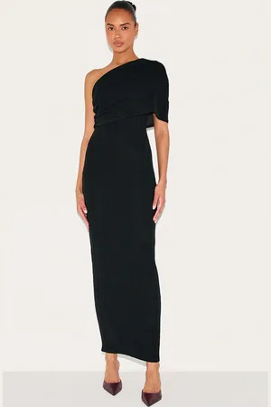 PRETTYLITTLETHING Textured Extreme Bardot Maxi Dress