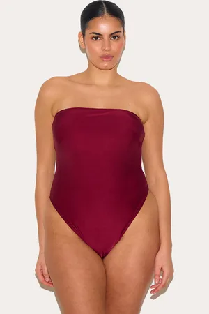 PRETTYLITTLETHING Plus Berry Strapless Swimsuit