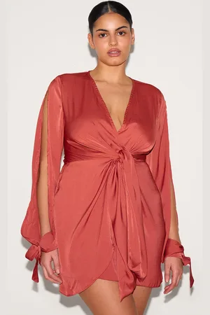 PRETTYLITTLETHING Plus Rust Plunge Neck Satin Twist Front Open Sleeve Wrap Dress