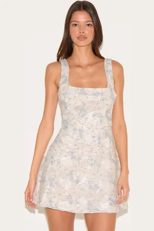 PRETTYLITTLETHING Floral Jacquard Shift Dress