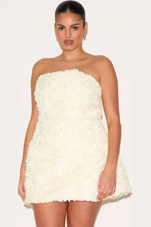 PRETTYLITTLETHING Plus Cream Floral Textured Bandeau Mini Dress