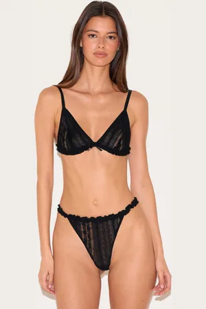 PRETTYLITTLETHING Textured Lace Triangle Lingerie Set