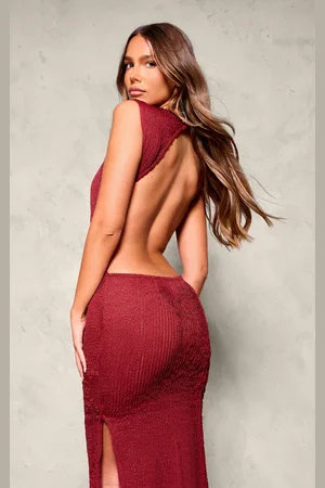 PRETTYLITTLETHING Burgundy Texture Extreme Back Cut Out Maxi Dress