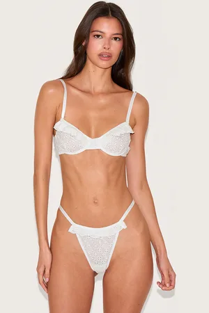 PRETTYLITTLETHING Broderie Frill Underwired Lingerie Set