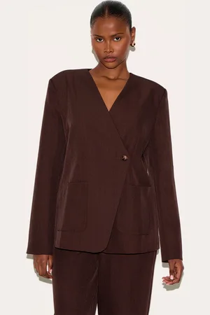 PRETTYLITTLETHING Tailored Woven Asymmetric Blazer