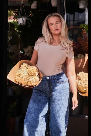 PRETTYLITTLETHING Stone Basic Slinky Short Sleeve Bodysuit