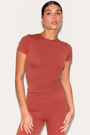 PRETTYLITTLETHING Petite Sculpt Longline Gym Top Short Sleeve
