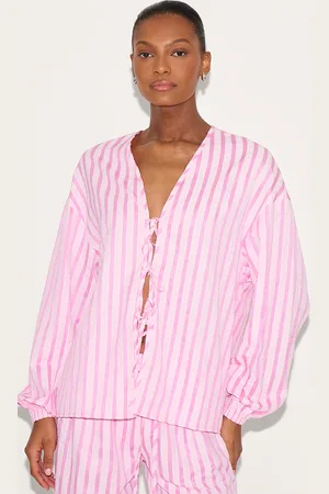 PRETTYLITTLETHING Striped Textured Tie Front Shirt
