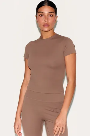PRETTYLITTLETHING Petite Sculpt Longline Gym Top Short Sleeve