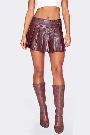 PRETTYLITTLETHING Burgundy Faux Leather Belt Pleated Mini Skirt