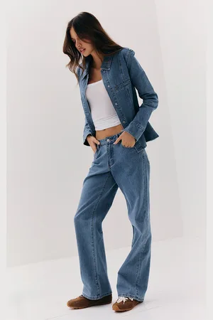 PRETTYLITTLETHING Mid Waist Straight Leg Jeans