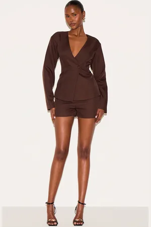 PRETTYLITTLETHING Tailored Mid Rise Shorts