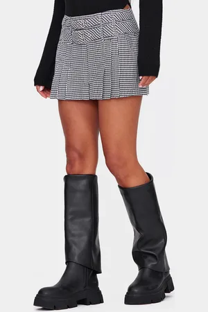 PRETTYLITTLETHING Gingham Double Buckle Pleated Mini Skirt