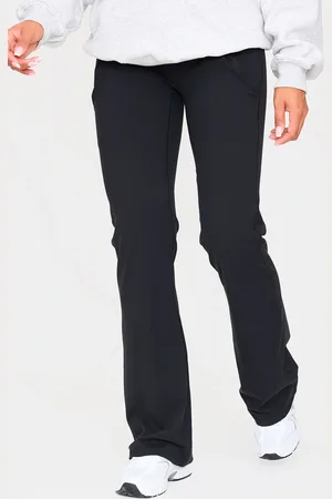 PRETTYLITTLETHING Maternity Contour Sculpt Pocket Flared Leggings
