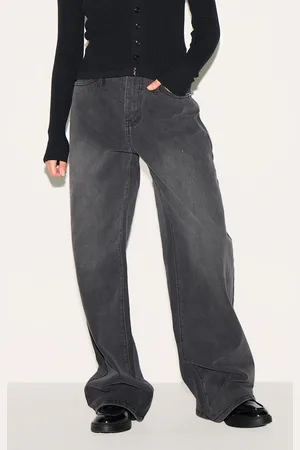 PRETTYLITTLETHING Petite Fray Waist Low Rise Straight Leg Jeans