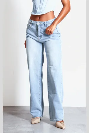 PRETTYLITTLETHING Mid Rise Straight Leg Jeans