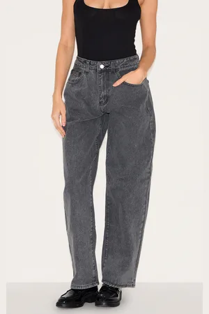 PRETTYLITTLETHING Dipped Back Waistband Boyfriend Jeans