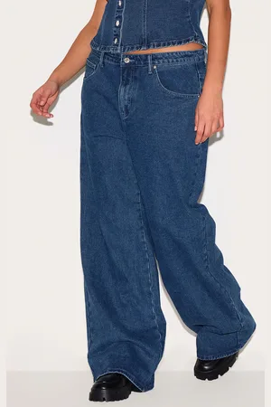 PRETTYLITTLETHING Plus Straight Leg Denim Jeans